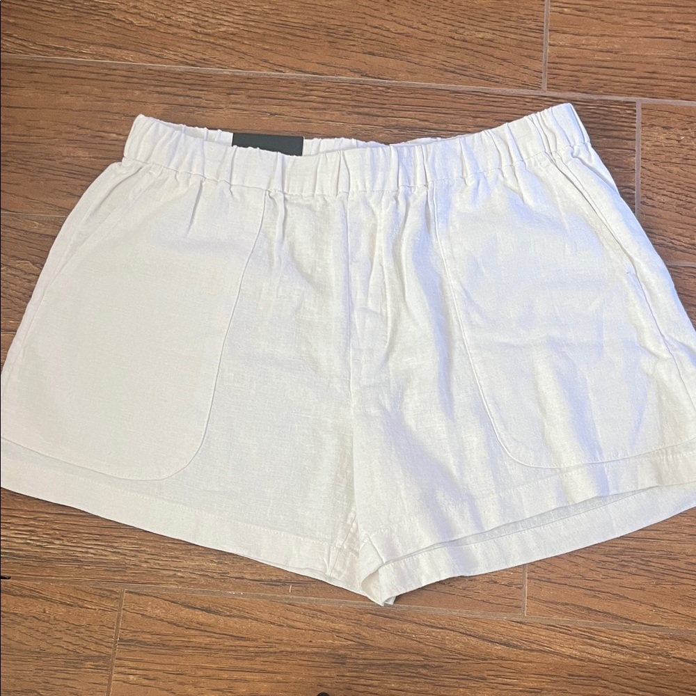 Banana Republic white linen Women's White Casual Shorts size small